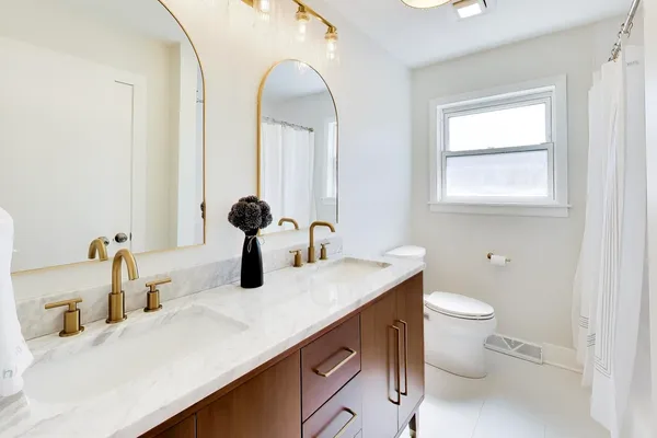 $375,000 | 9011 North Grace Avenue, Niles, IL 60714