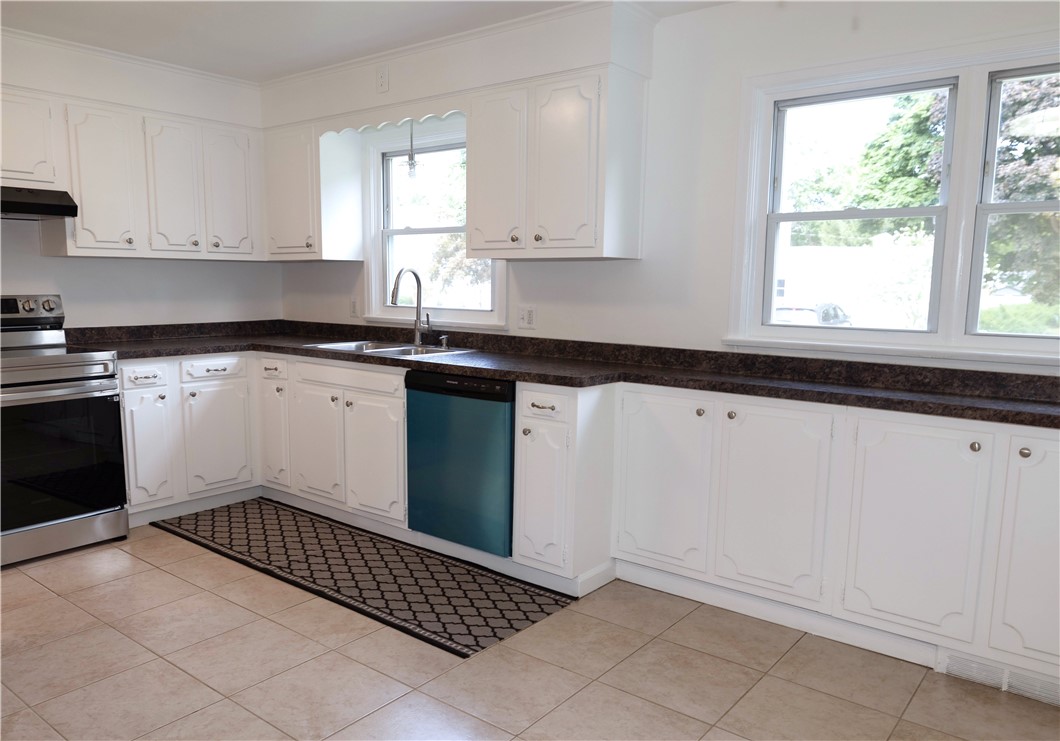 137 Long Meadow Drive Irondequoit, NY 14621 - Photo 3 of 28