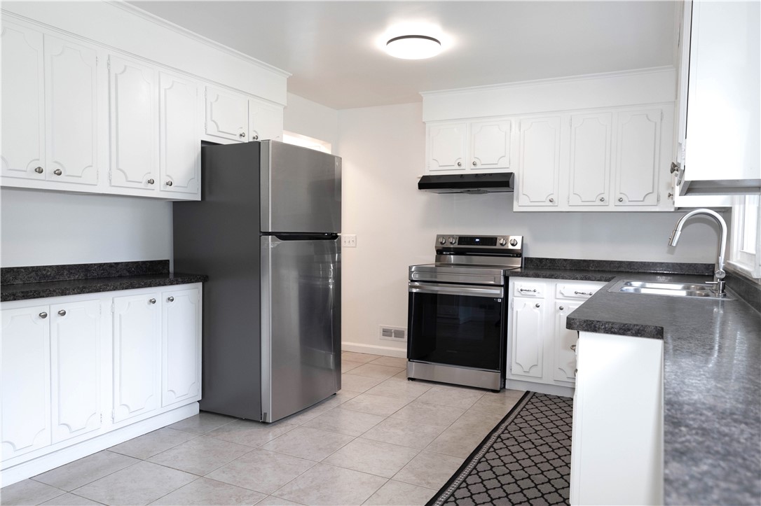 137 Long Meadow Drive Irondequoit, NY 14621 - Photo 4 of 28