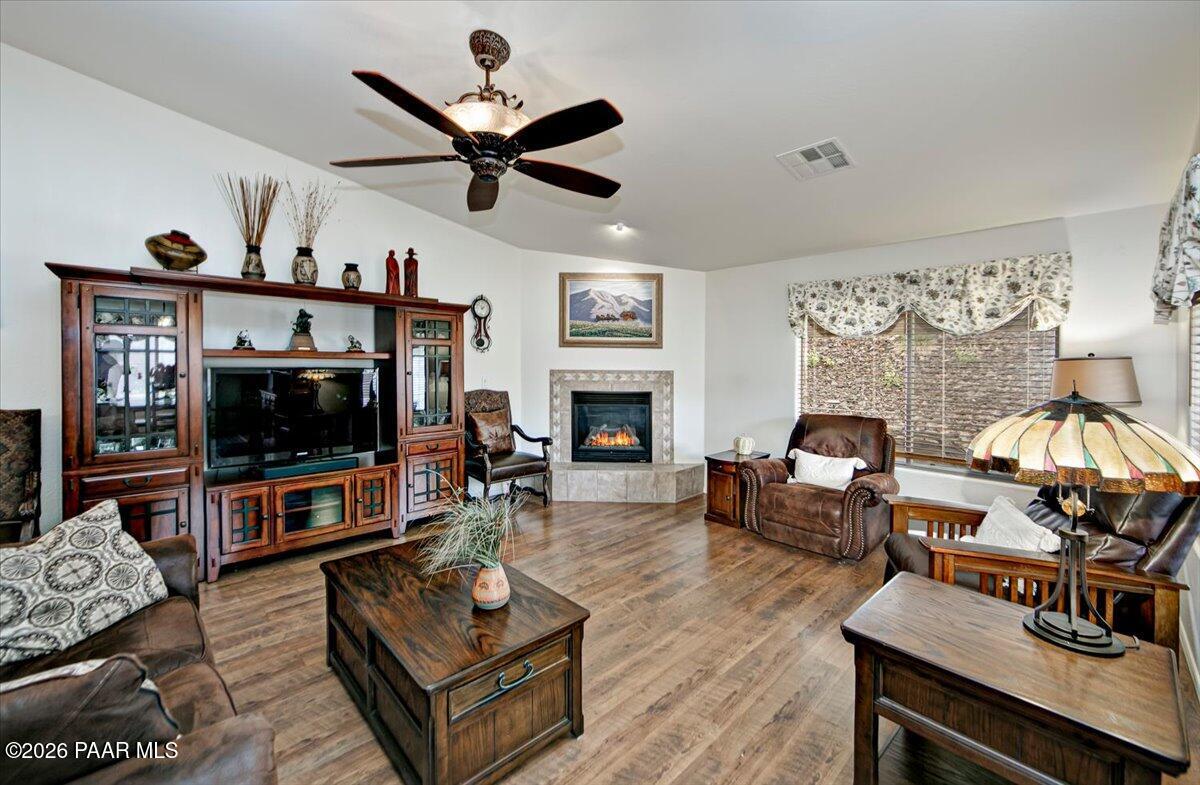 7915 North Sunset Ridge Prescott Valley, AZ 86315 - Photo 4 of 23 04-Living Room