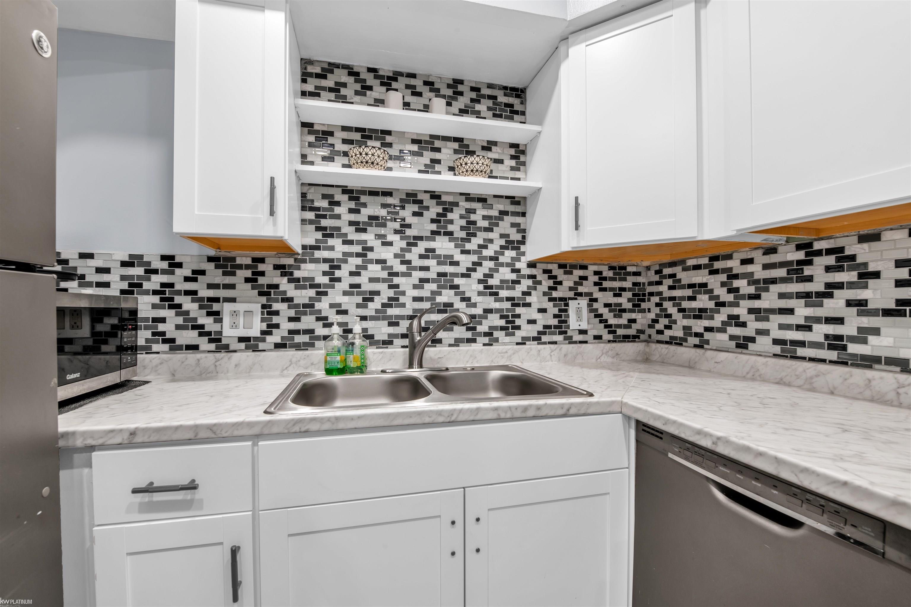 29201 Hayes Road, Unit 47 Warren, MI 48088 - Photo 9 of 16 50116011-8.JPG