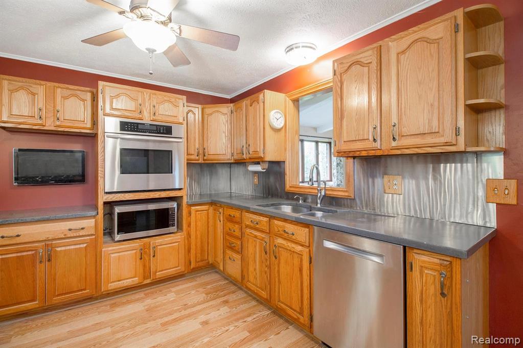2501 North Hughes Road Howell, MI 48855 - Photo 4 of 29