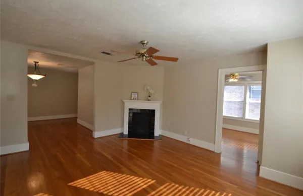 $2,495 | 1507 McDuffie Street, Houston, TX 77019