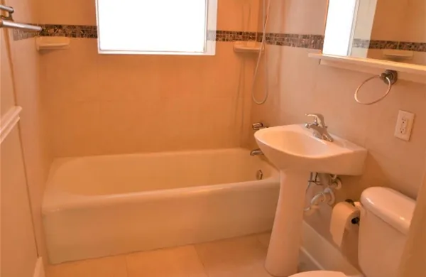 $2,495 | 1507 McDuffie Street, Houston, TX 77019