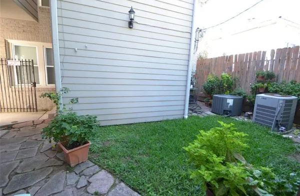 $2,495 | 1507 McDuffie Street, Houston, TX 77019