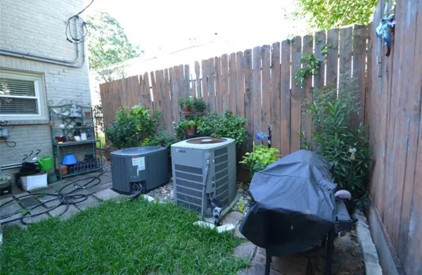 $2,495 | 1507 McDuffie Street, Houston, TX 77019