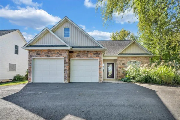 $369,000 | 1209 Mountain View Road, Vinton, VA 24179