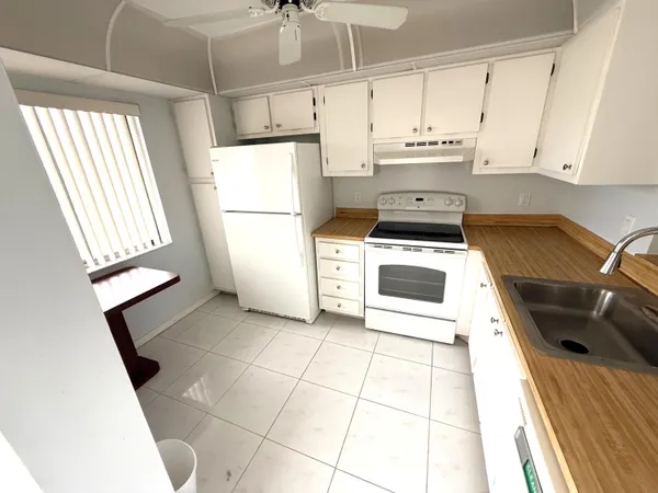 $2,200 | 14307 Bedford Drive, Unit 302, Delray Beach, FL 33446