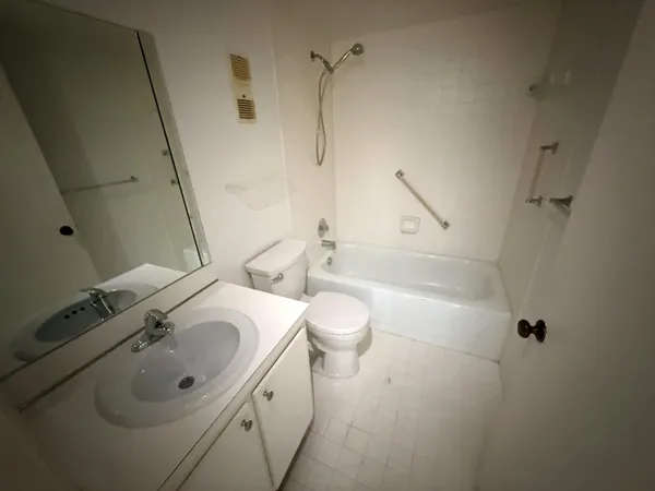 $2,200 | 14307 Bedford Drive, Unit 302, Delray Beach, FL 33446
