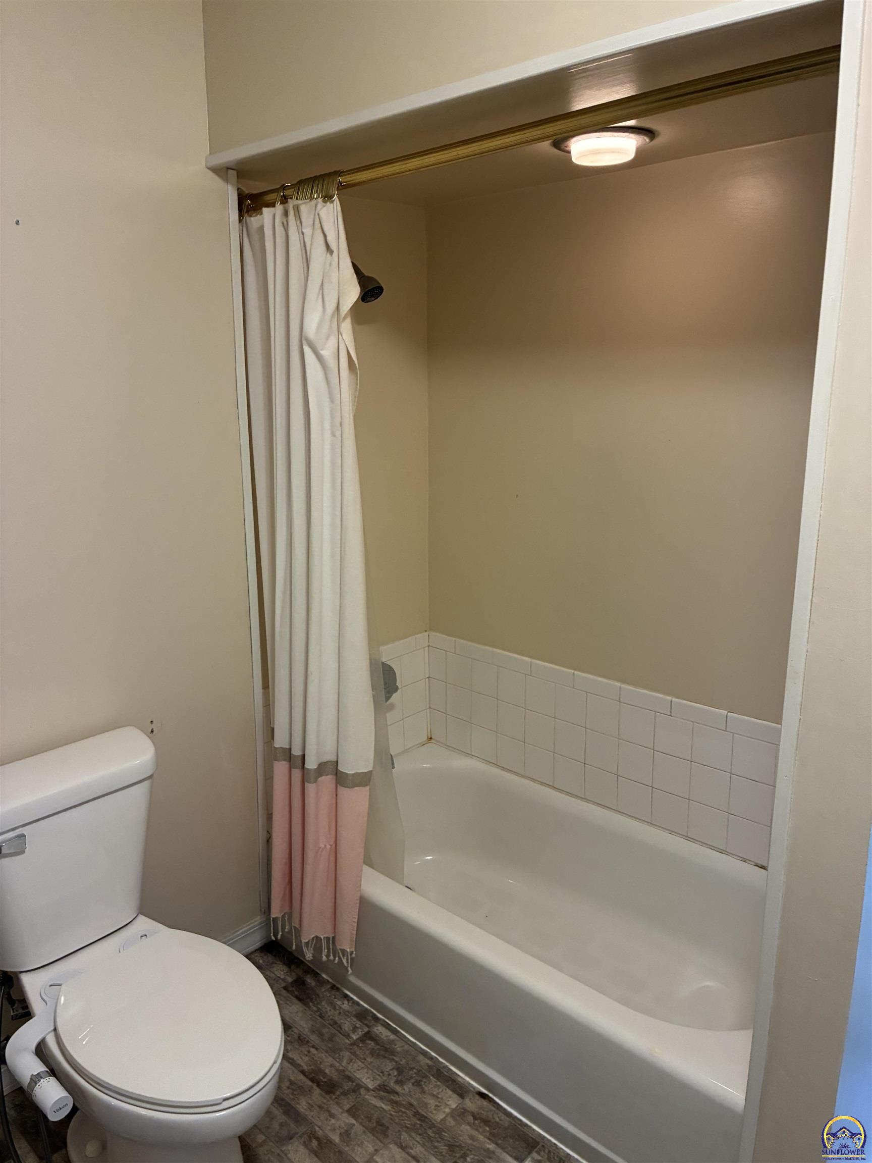 1279 Southwest MacVicar Avenue Topeka, KS 66604 - Photo 29 of 34