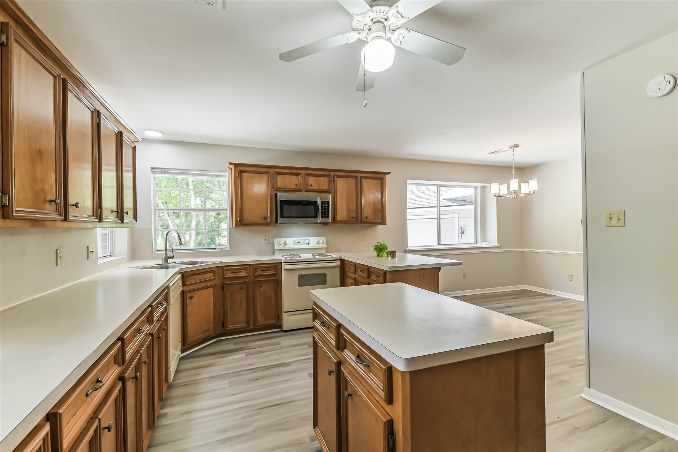 20211 Sienna Ridge Lane Magnolia, TX 77355 - Photo 15 of 43 Gallery Image 15