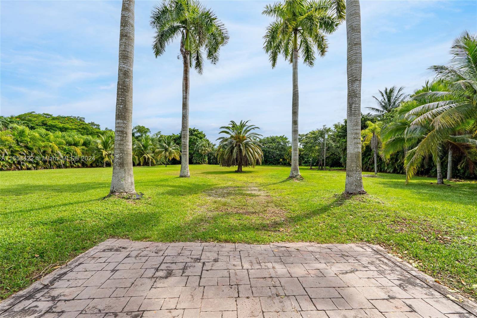 9450 Southwest 112th Street Miami, FL 33176 - Photo 3 of 24