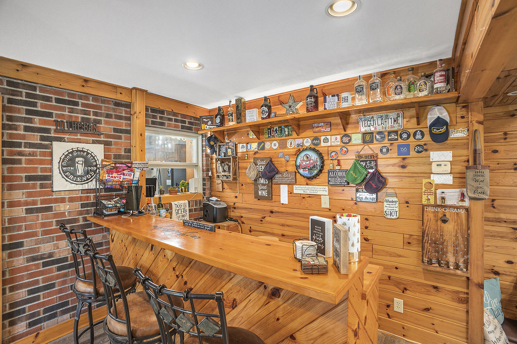 2660 Barber Road Grass Lake, MI 49240 - Photo 9 of 34 Wet Bar View 1