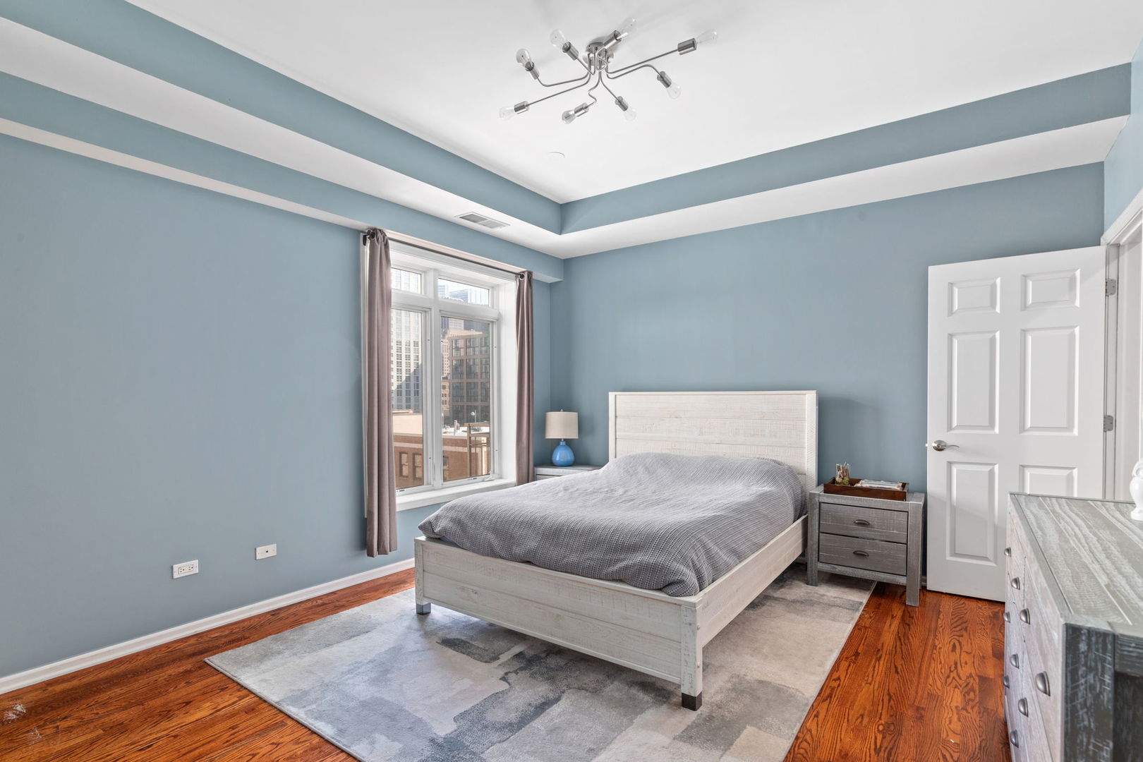 657 West Fulton Street, Unit 705 Chicago, IL 60661 - Photo 14 of 24 a spacious bedroom with a bed and a window