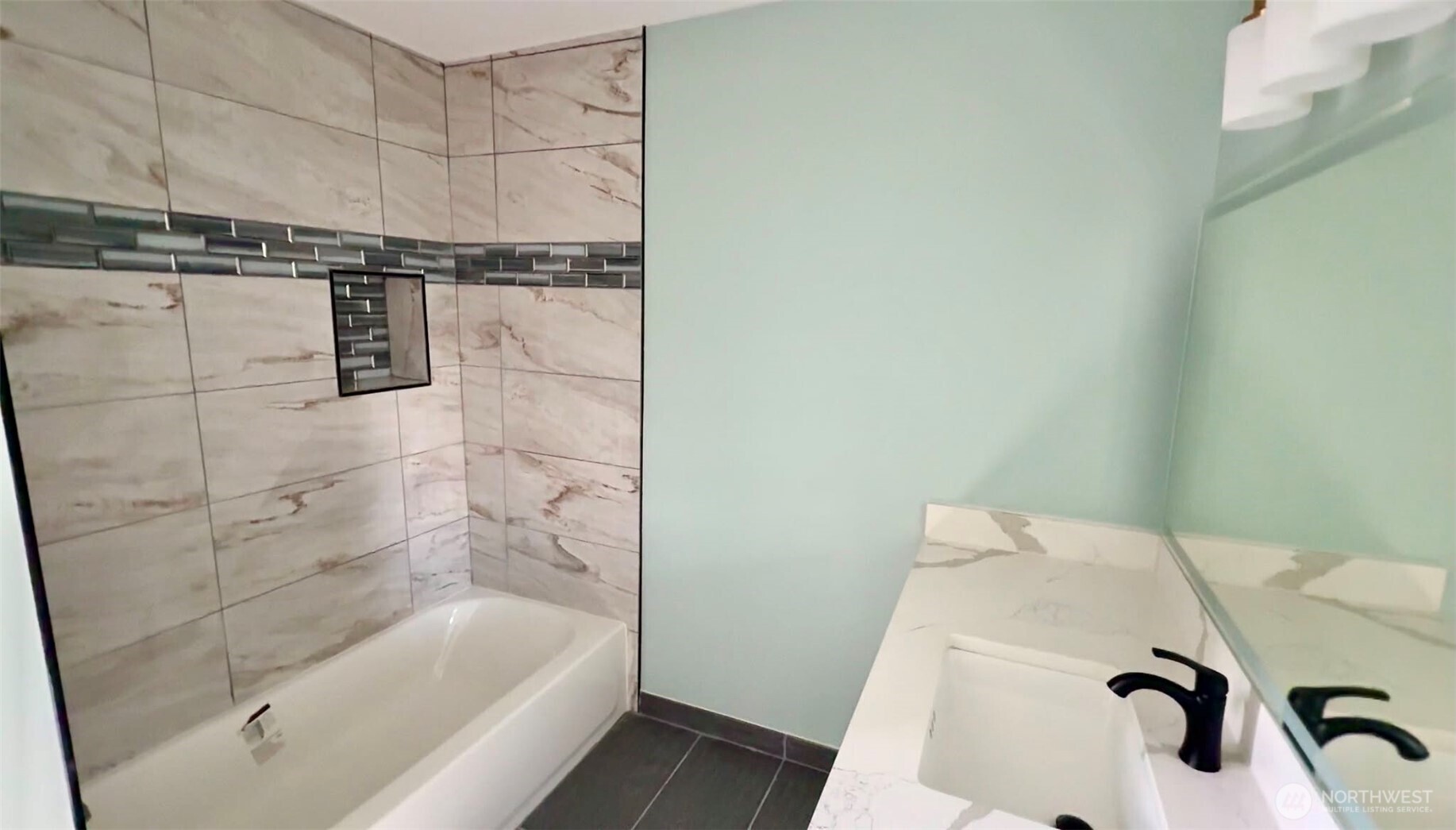 9040 17th Avenue Southwest Seattle, WA 98106 - Photo 6 of 34 a bathroom with a tub