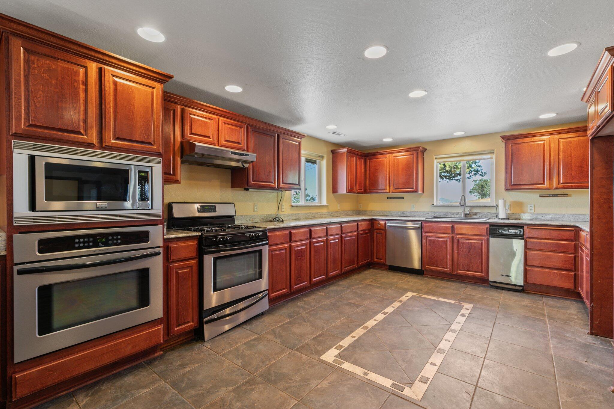 1804 Coker Butte Road Medford, OR 97504 - Photo 14 of 40 15-web-or-mls-IMGM6295