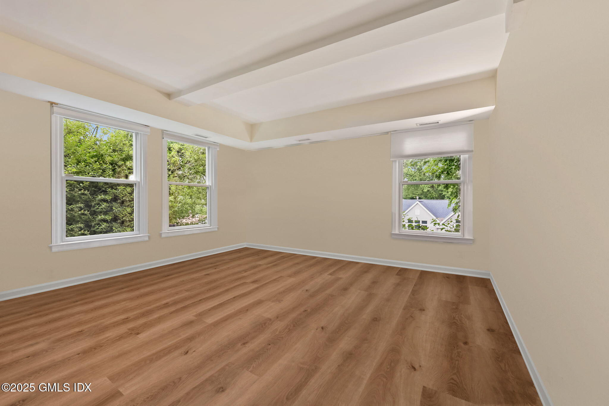 172 Field Point Road, Unit 9 Greenwich, CT 06830 - Photo 18 of 20 an empty room with window