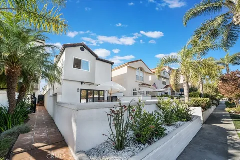 $2,795,000 | 511 9th Street, Huntington Beach, CA 92648
