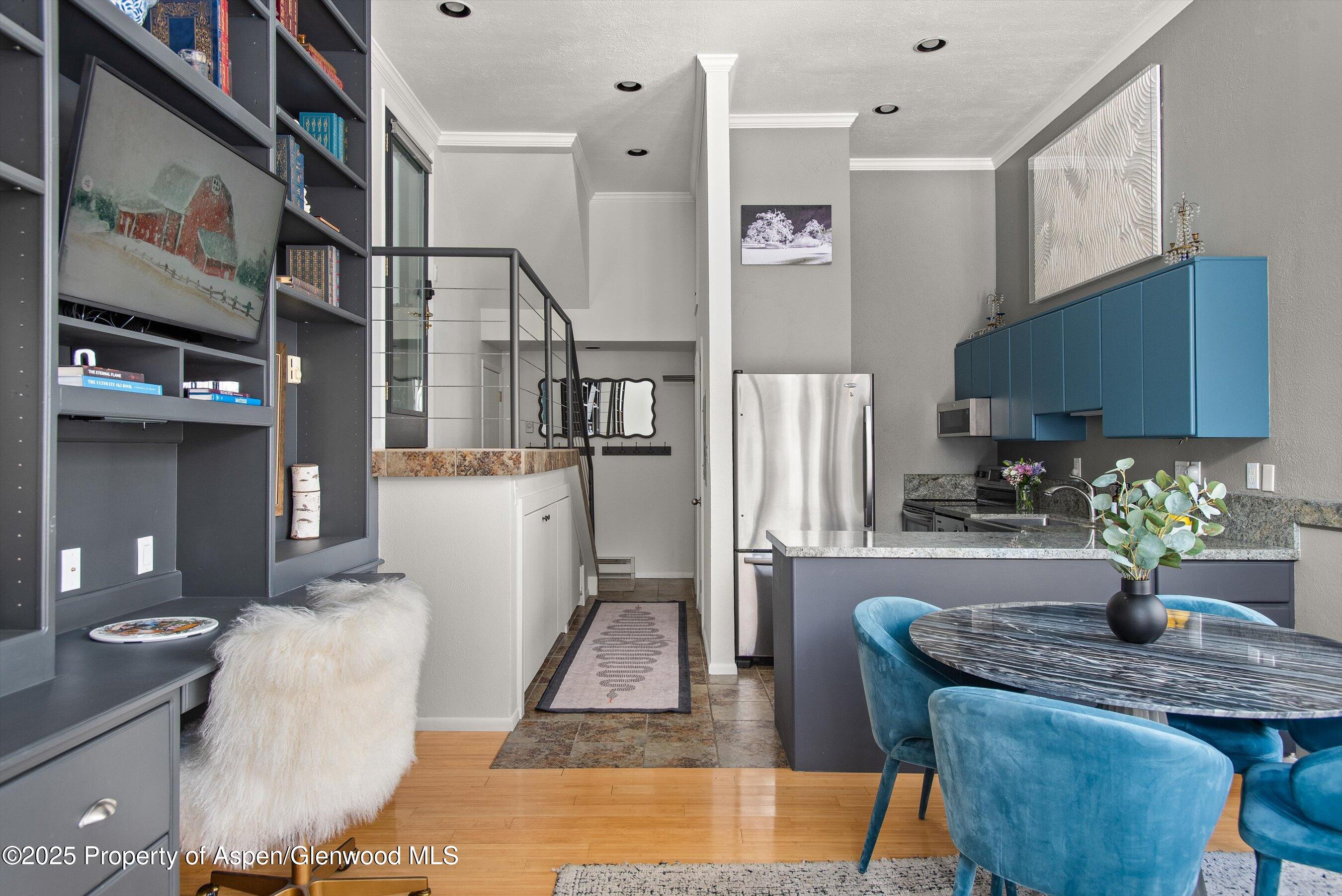 1050 Waters Avenue, Unit 9 Aspen, CO 81611 - Photo 6 of 11 Dining Area
