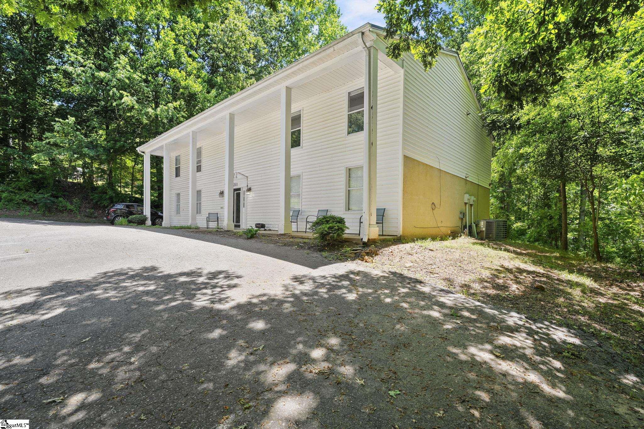 211 Brookside Drive Duncan, SC 29334 - Photo 2 of 31