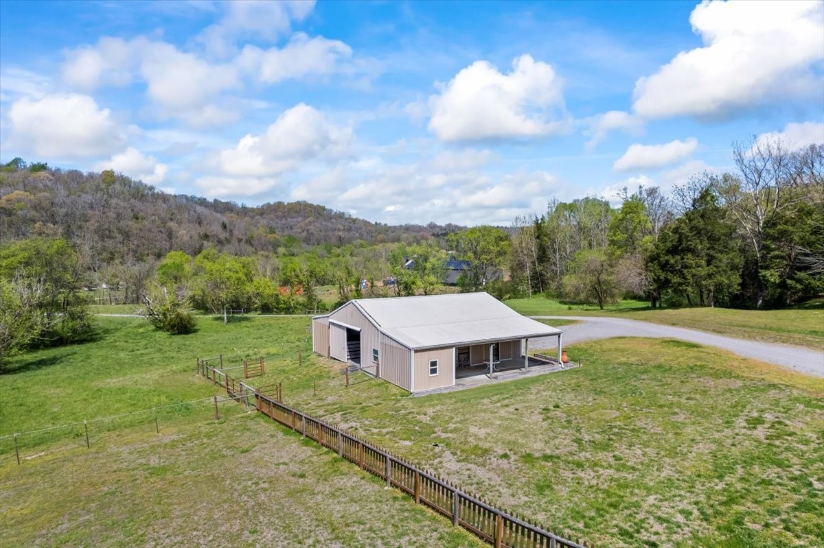 216 Old Wolf Hill Road Bethpage, TN 37022 - Photo 61 of 70 a view of a house with a yard