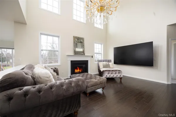 $899,999 | 27 East Van Buren Way, Hopewell Junction, NY 12533