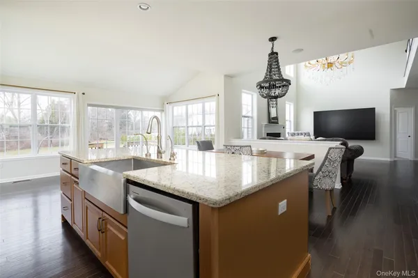 $899,999 | 27 East Van Buren Way, Hopewell Junction, NY 12533