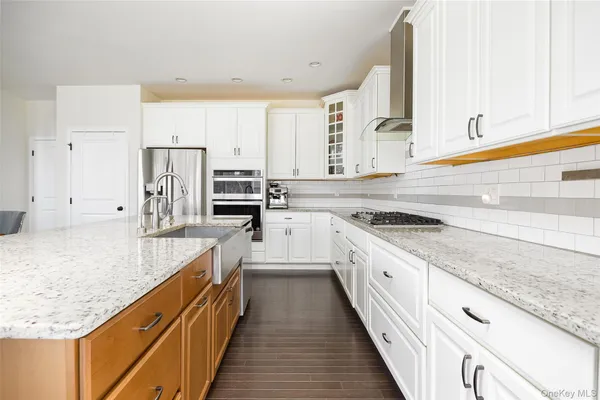 $899,999 | 27 East Van Buren Way, Hopewell Junction, NY 12533