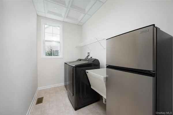 $899,999 | 27 East Van Buren Way, Hopewell Junction, NY 12533