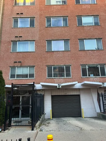 $184,900 | 5953 North Kenmore Avenue, Unit 305, Chicago, IL 60660