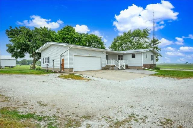 $485,000 | 708 North 1950th Road, Tonica, IL 61370