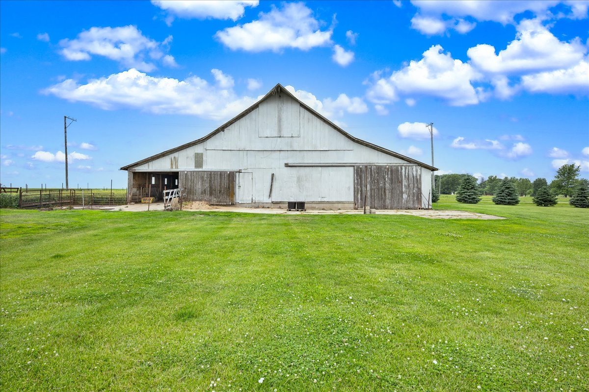 708 North 1950th Road Tonica, IL 61370 - Photo 62 of 95 a view of a house with a yard and garden