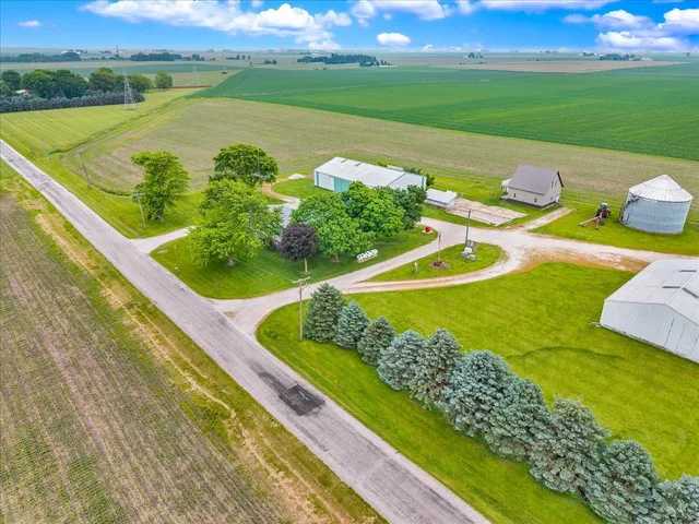 $485,000 | 708 North 1950th Road, Tonica, IL 61370