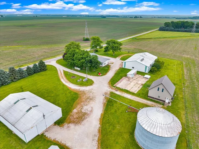 $485,000 | 708 North 1950th Road, Tonica, IL 61370