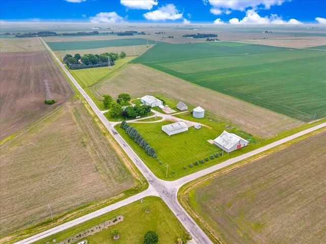 $485,000 | 708 North 1950th Road, Tonica, IL 61370