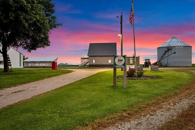 $485,000 | 708 North 1950th Road, Tonica, IL 61370