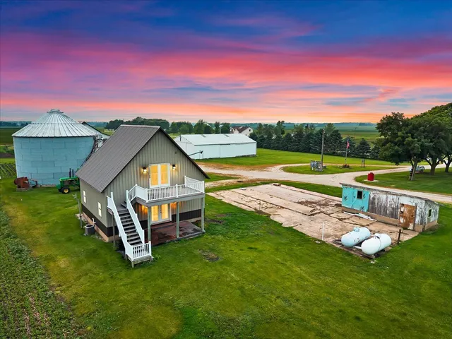 $485,000 | 708 North 1950th Road, Tonica, IL 61370