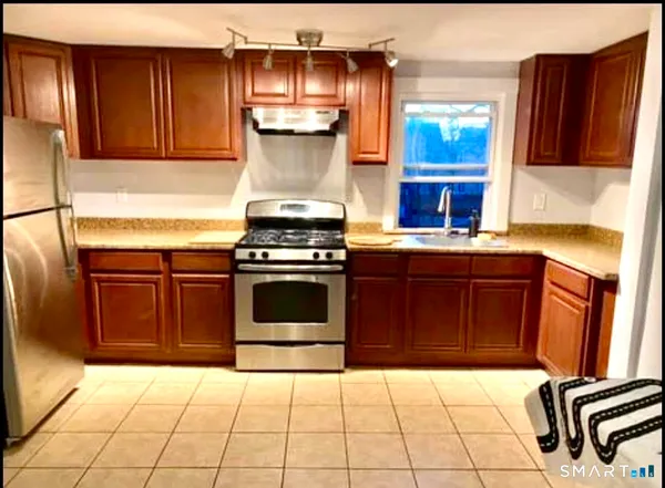 $2,750 | 351 Clinton Avenue, Unit 2, Bridgeport, CT 06605
