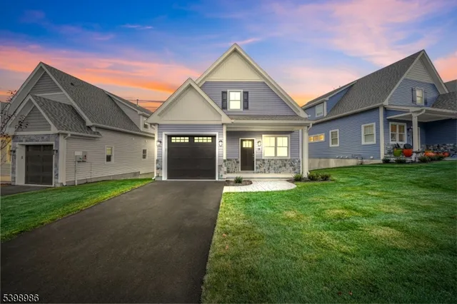 a view of a yard in front of a house