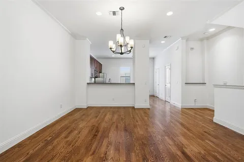$515,000 | 636 East Bluff Street, Fort Worth, TX 76102