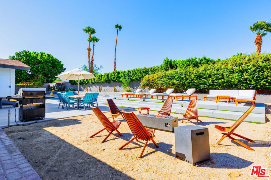 1250 East Delgado Road Palm Springs, CA 92262 - Photo 20 of 30 a outdoor view with a sitting space