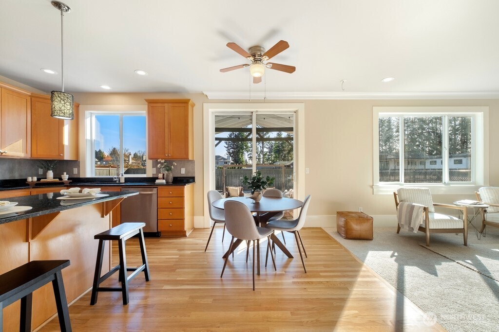 3903 Northeast 21st Street Renton, WA 98056 - Photo 11 of 38