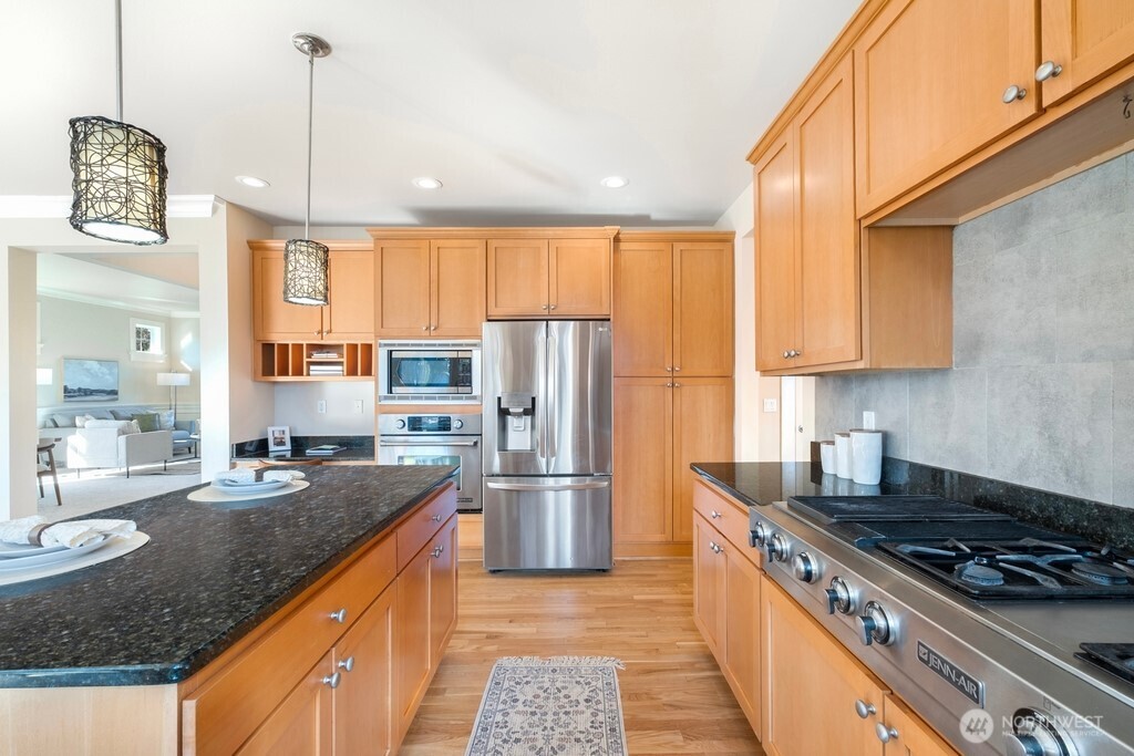 3903 Northeast 21st Street Renton, WA 98056 - Photo 12 of 38