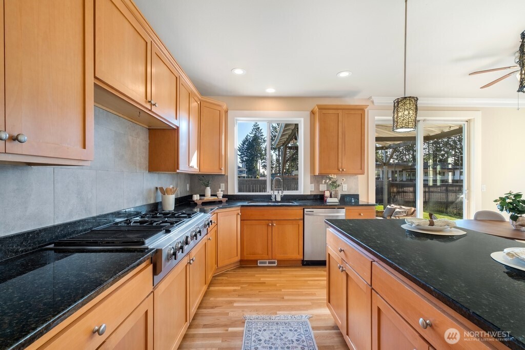 3903 Northeast 21st Street Renton, WA 98056 - Photo 14 of 38