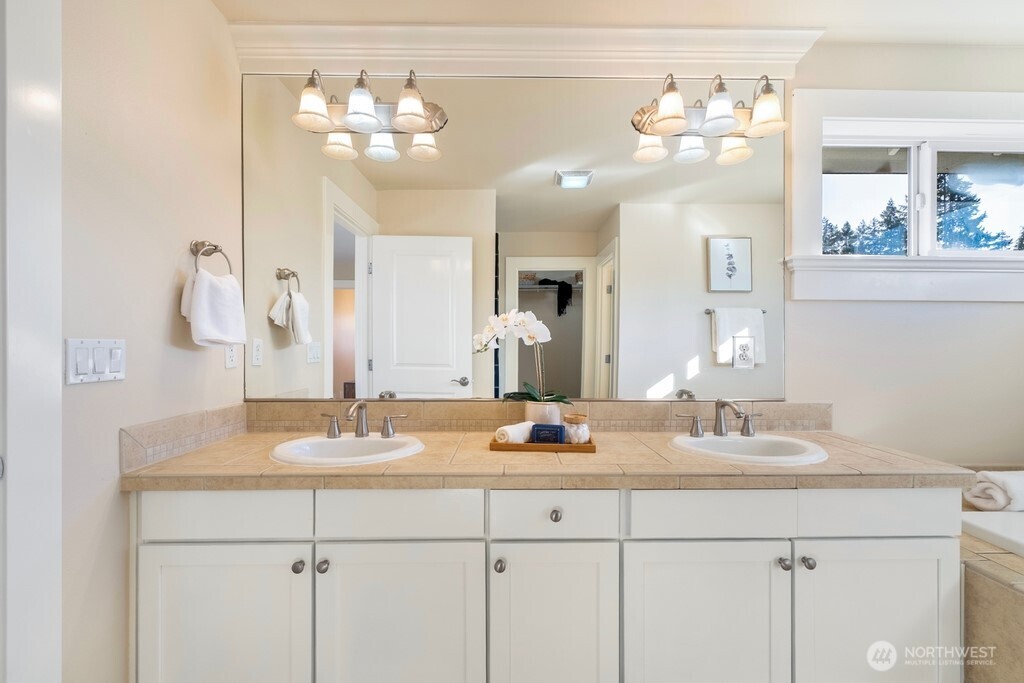 3903 Northeast 21st Street Renton, WA 98056 - Photo 21 of 38