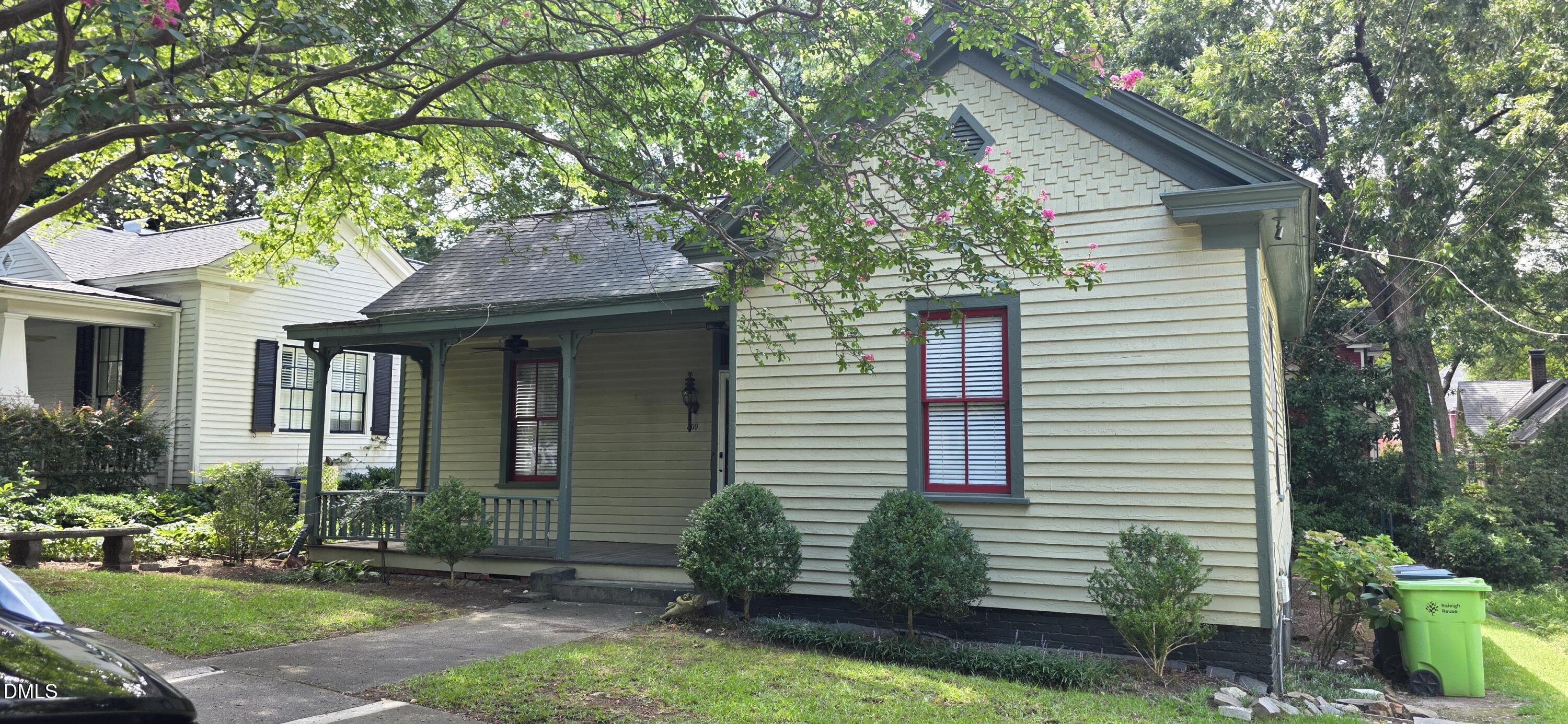 509 North East Street Raleigh, NC 27604 - Photo 1 of 18 a front view of a house with garden