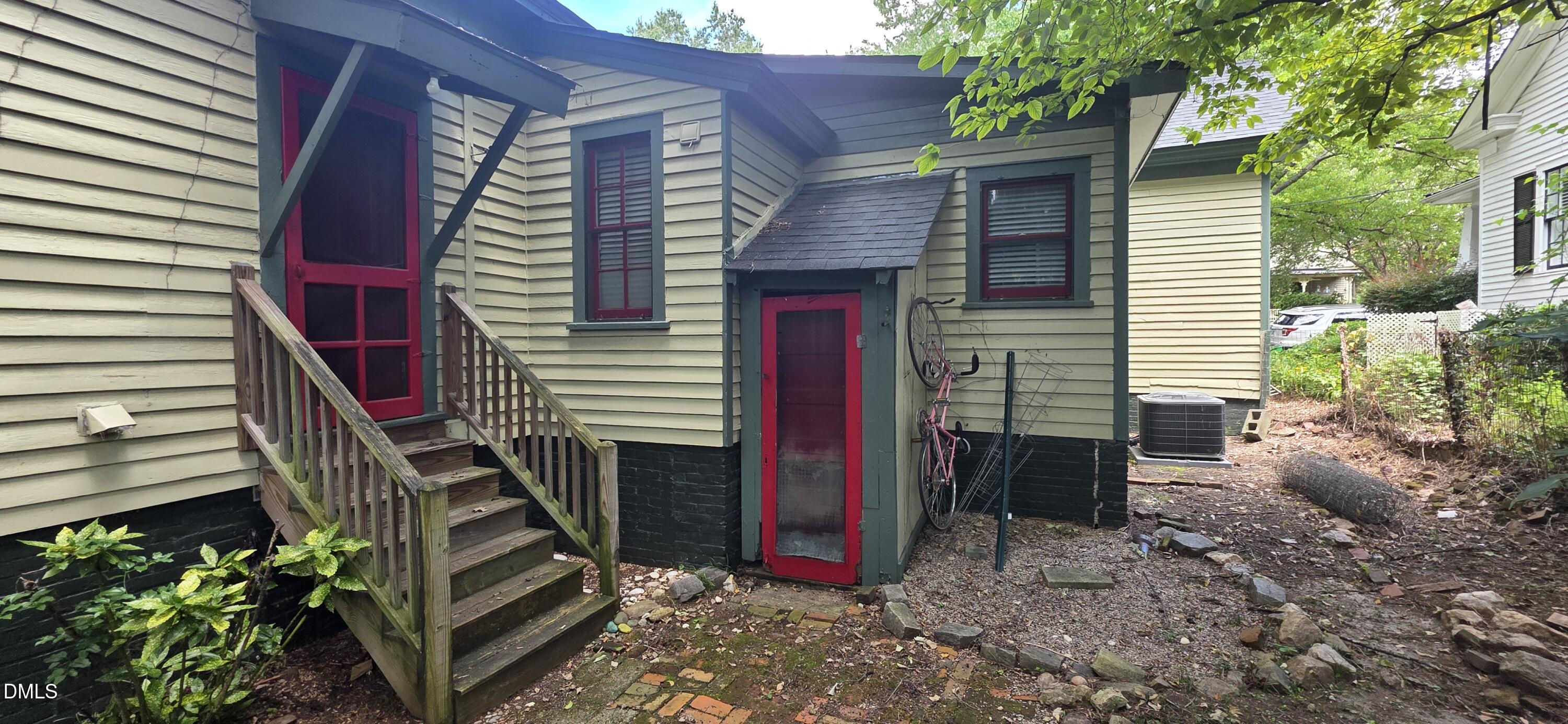 509 North East Street Raleigh, NC 27604 - Photo 5 of 18 a view of a house with a yard