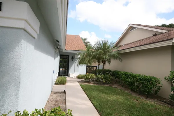 $4,600 | 141 Seashore Drive, Jupiter, FL 33477