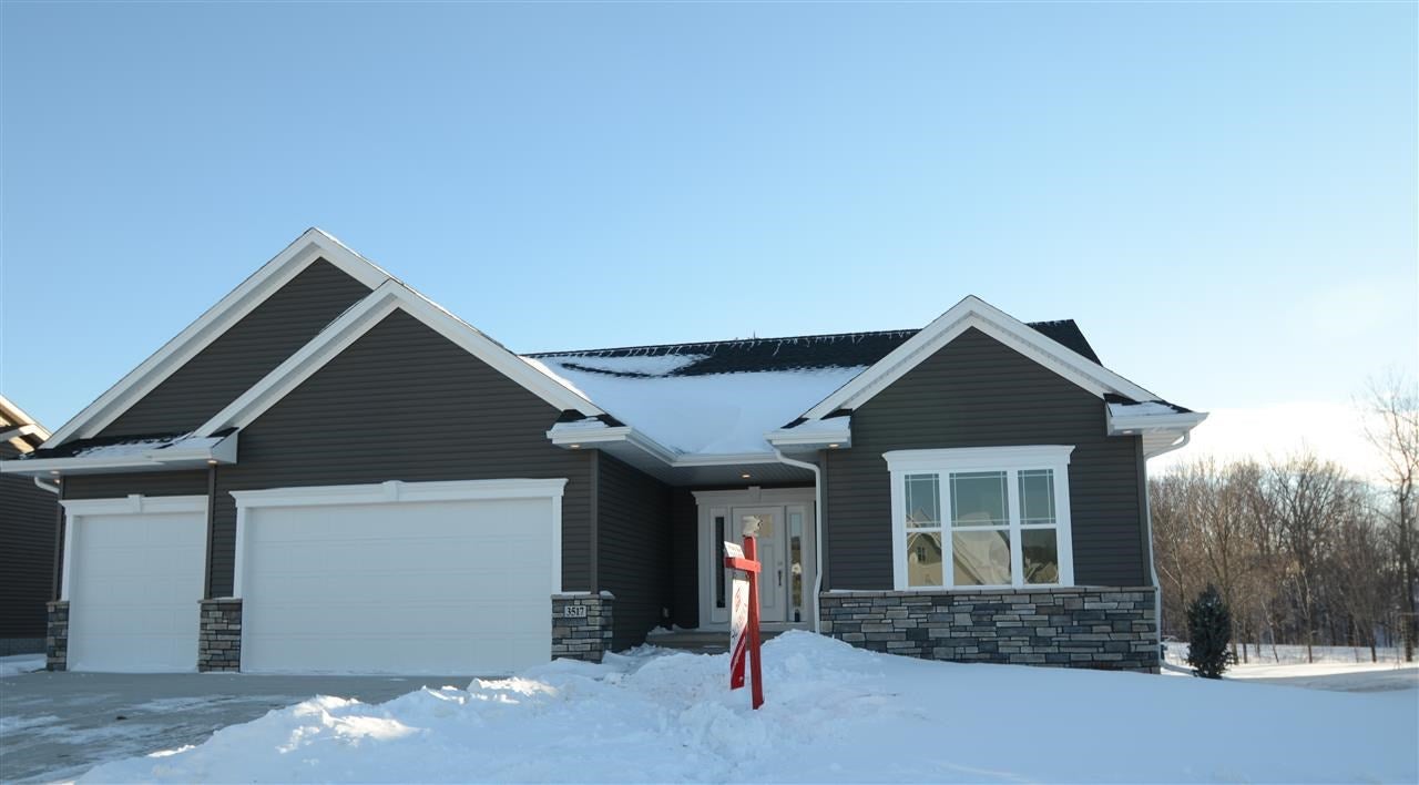 3517 Fitzroy Road Hiawatha, IA 52233 - Photo 1 of 21 Gallery Image 1