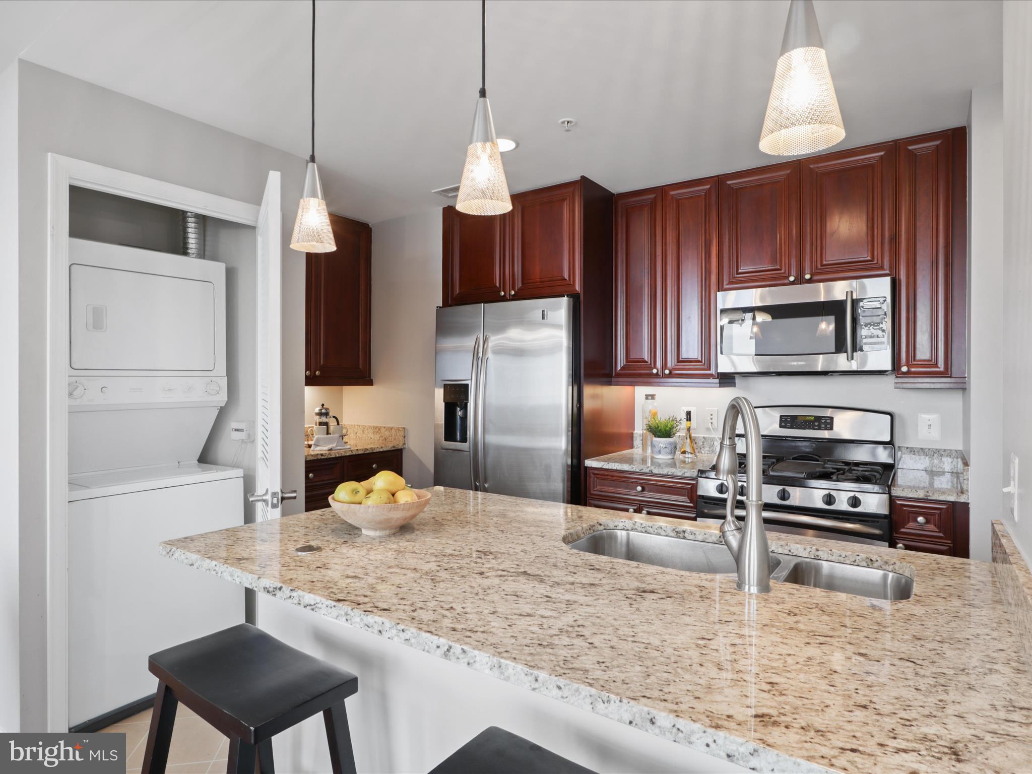 11990 Market Street, Unit 1406 Reston, VA 20190 - Photo 7 of 38 Kitchen with stainless and granite